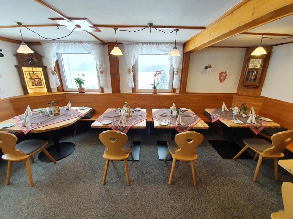 Gasthaus Zum Hirschen Фуртванґен Екстер'єр фото
